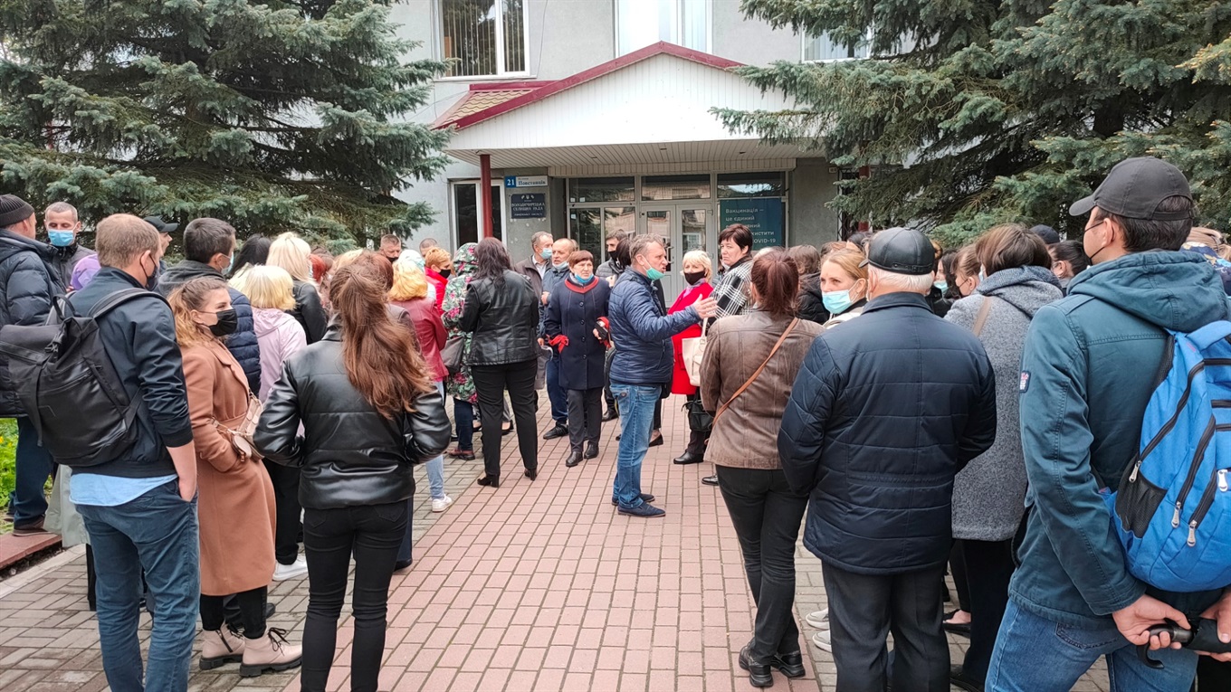 У Володимирці пройшла друга акція протесту вчителів проти скорочення надбавок за престижність праці