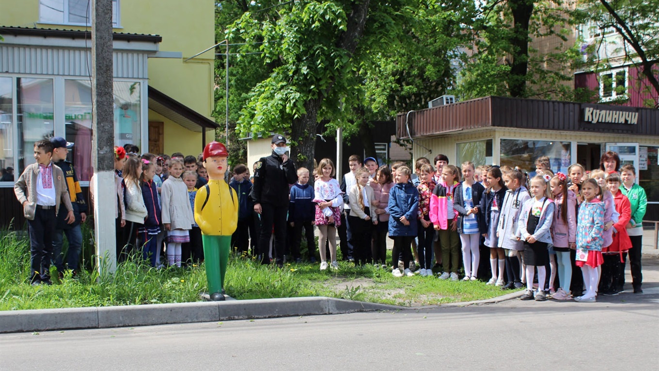 Для гадяцьких школярів провели цільову прогулянку "Пішохідний перехід"