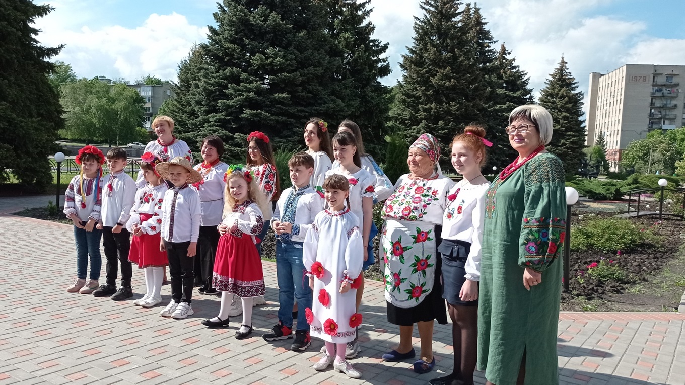 У Лозовій нагородили переможців конкурсу "Поетична вишиванка"