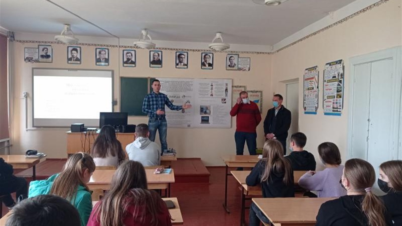 Школярів Кропивника навчатимуть працювати із 3D-принтером та продавати виготовлену продукцію