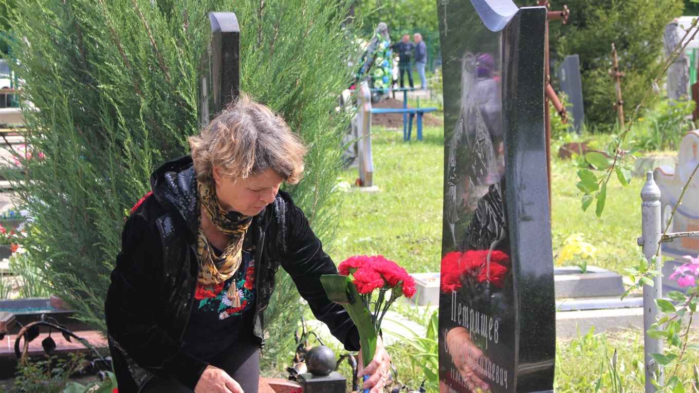 Фото дня: у Лозовій вшанували загиблих земляків-героїв