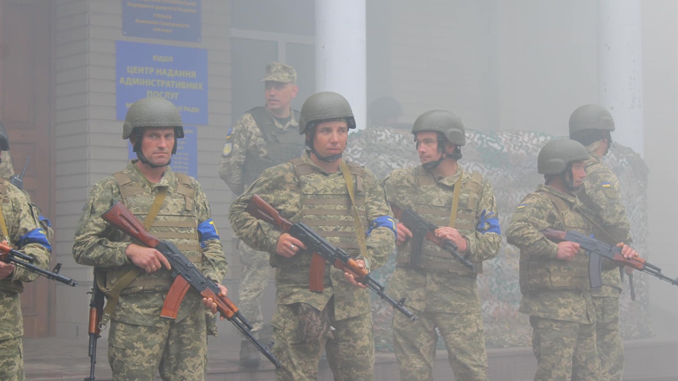 Як у Мені резервісти боронили міську раду