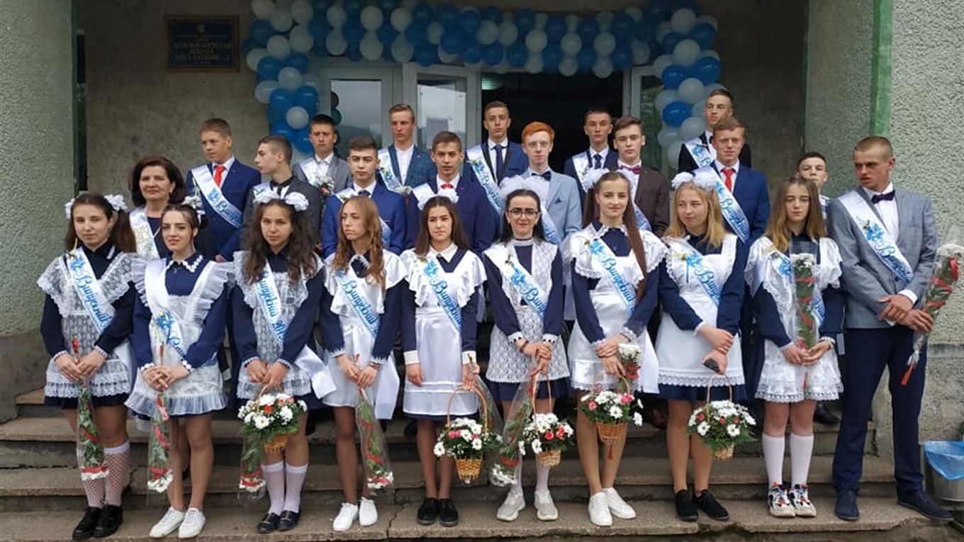 Кінець навчання – всі на канікули: Коли Останні дзвінки у школах Рахівщини