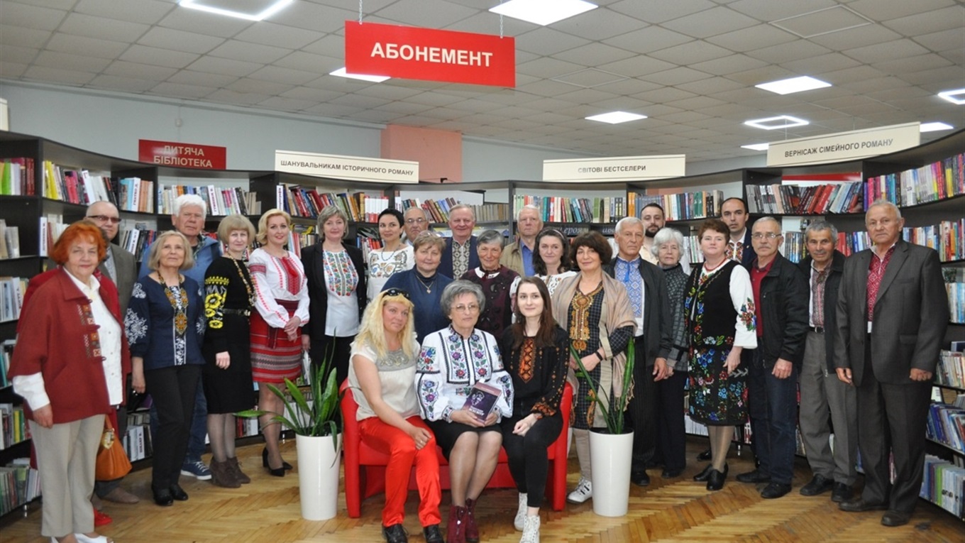 Перекладач Всесвіту: у Калуші презентували книжку Оксани Тебешевської про Анатолія Онишка