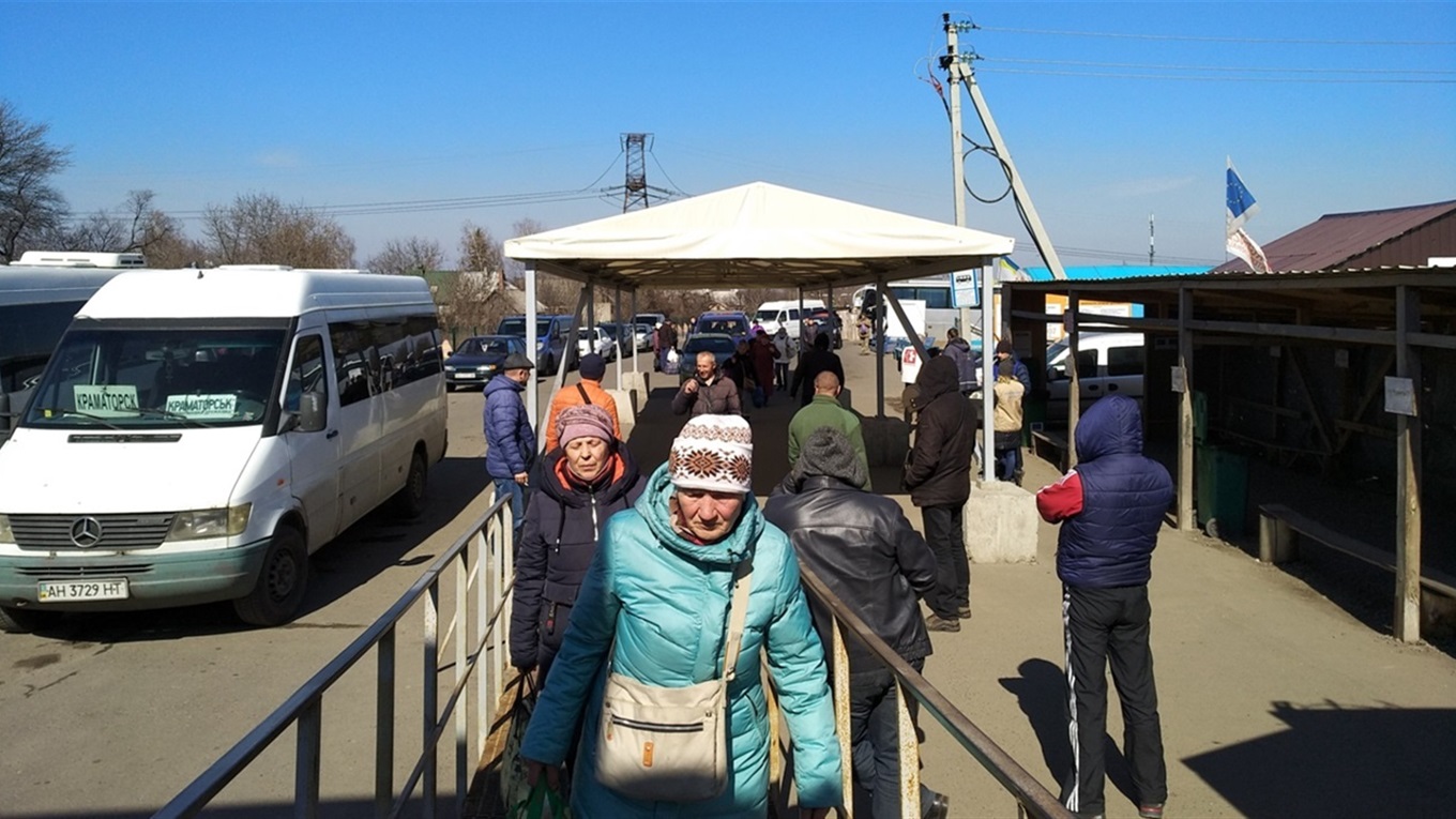 Украинцев спросили об особом статусе для Донецка и Луганска. Вот (ожидаемые) результаты