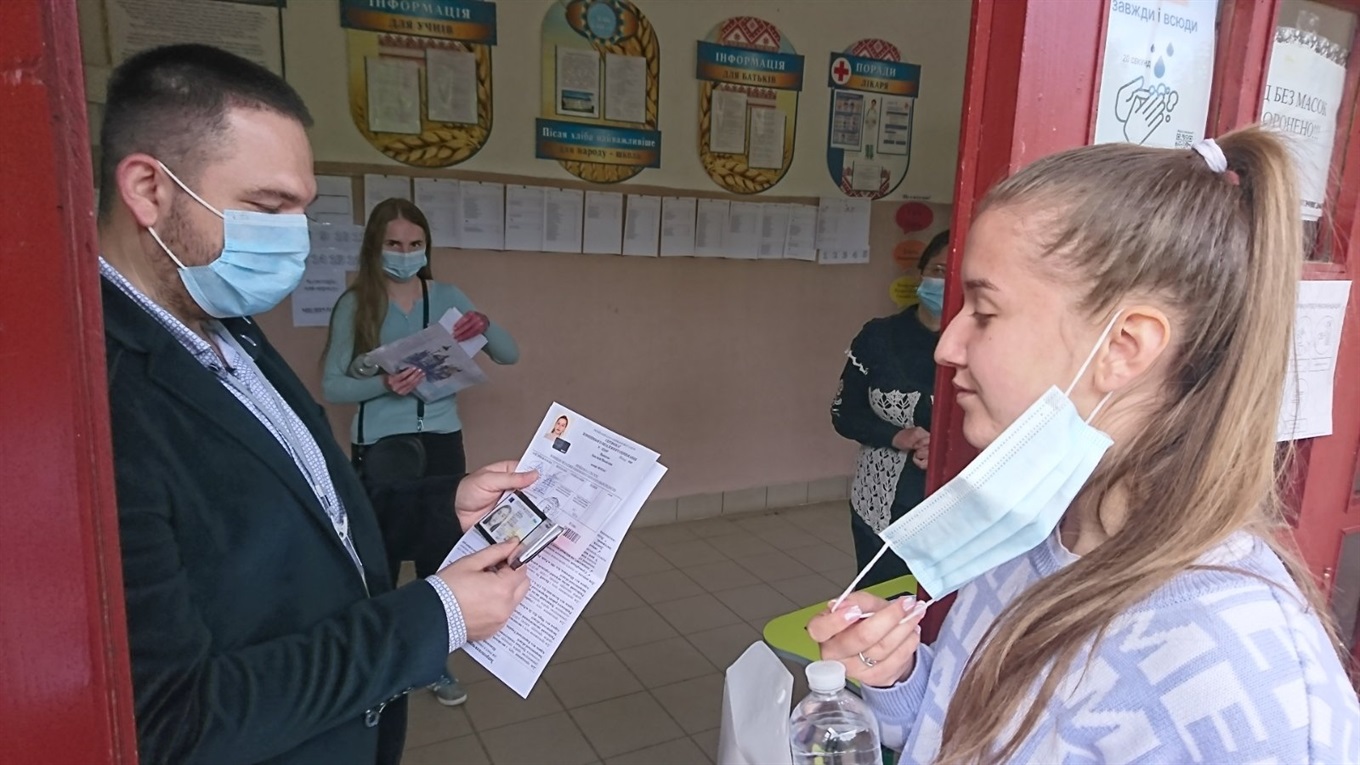 В пунктах тестування Рахова, Великого Бичкова та Луга розпочалося ЗНО з української