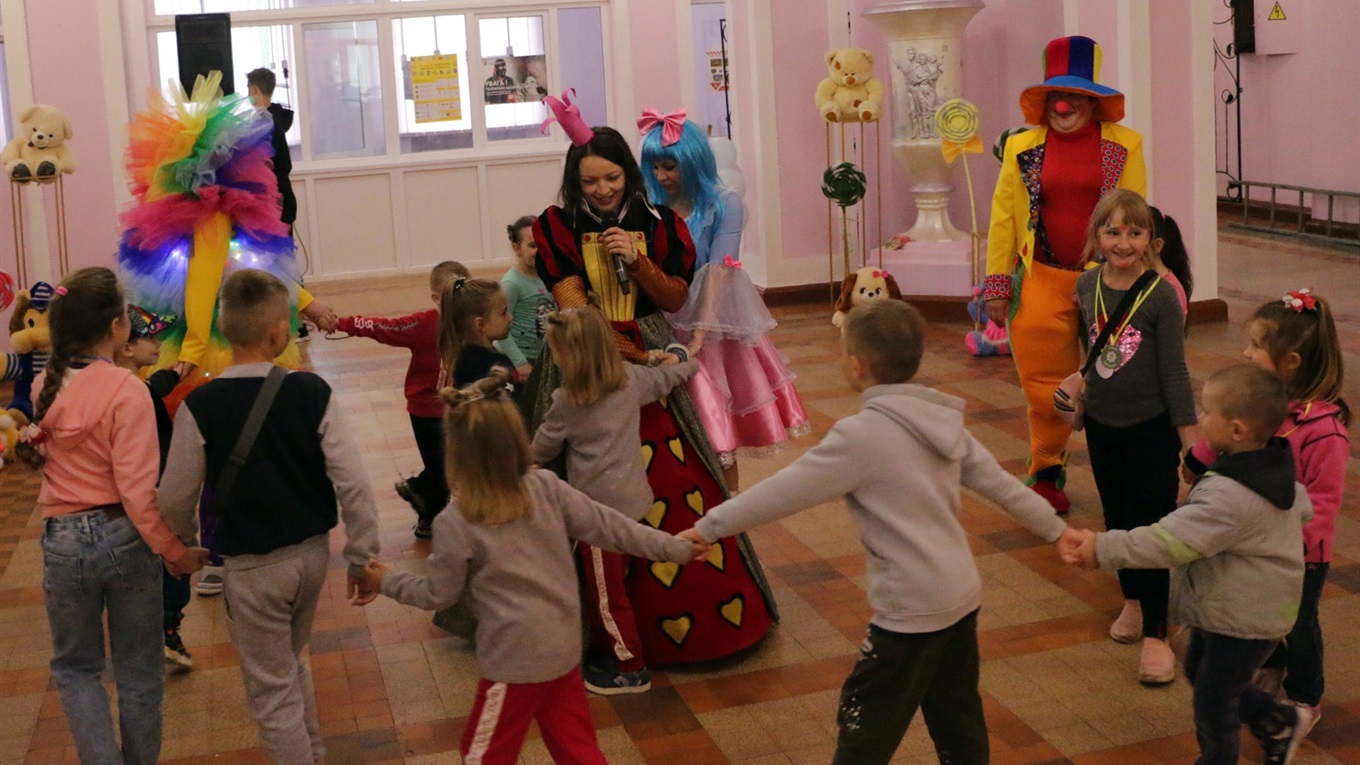 В Попасной для детей устроили праздник