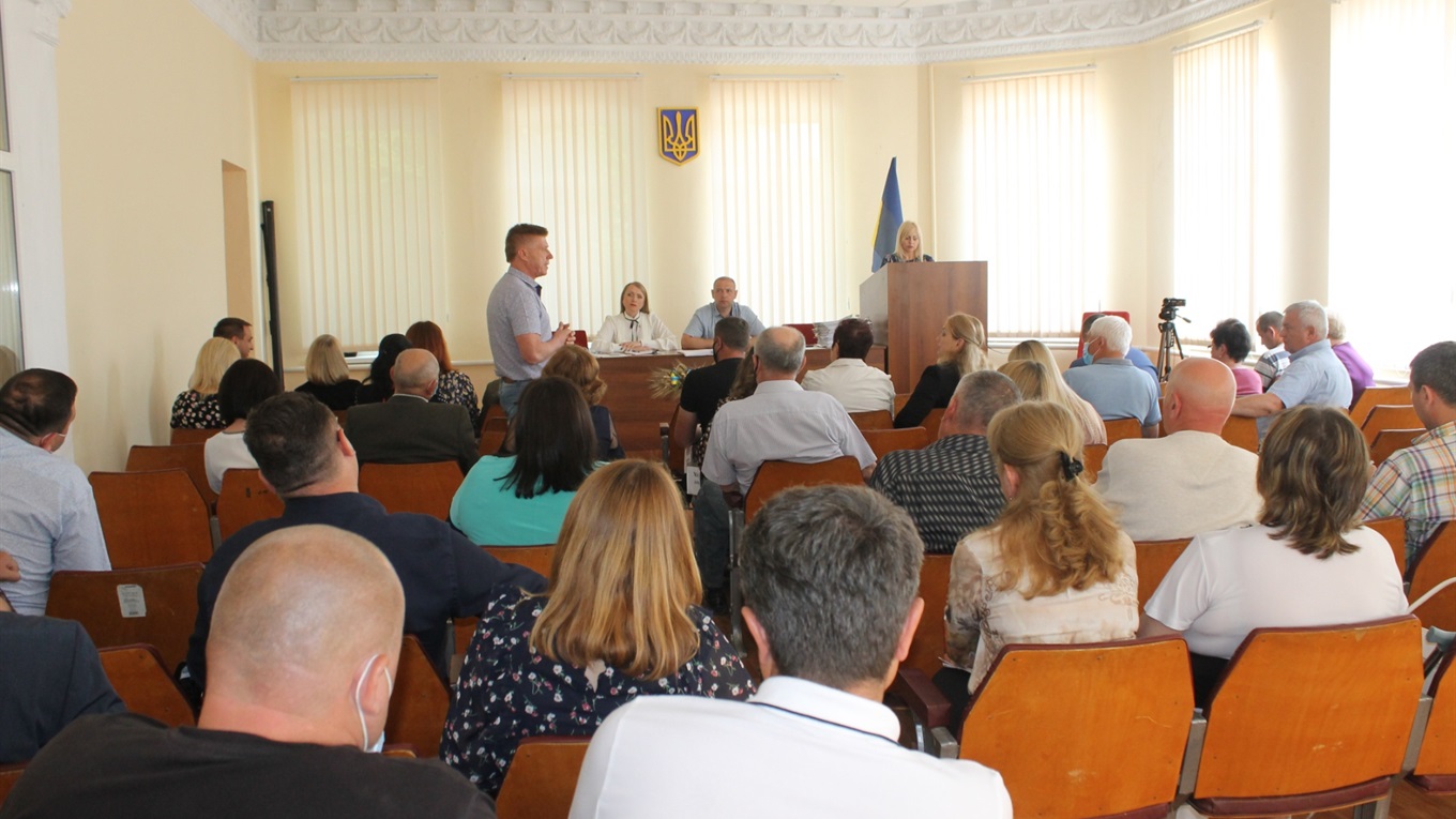 На сесії міської ради: 8-ми мільйонний кредит та скандал за землю
