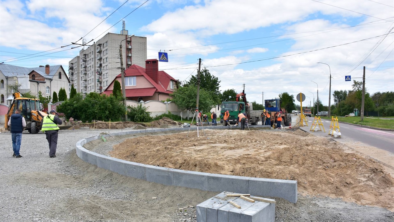 Перехрестя Шевченка-Малиновського роблять круговим. Фото