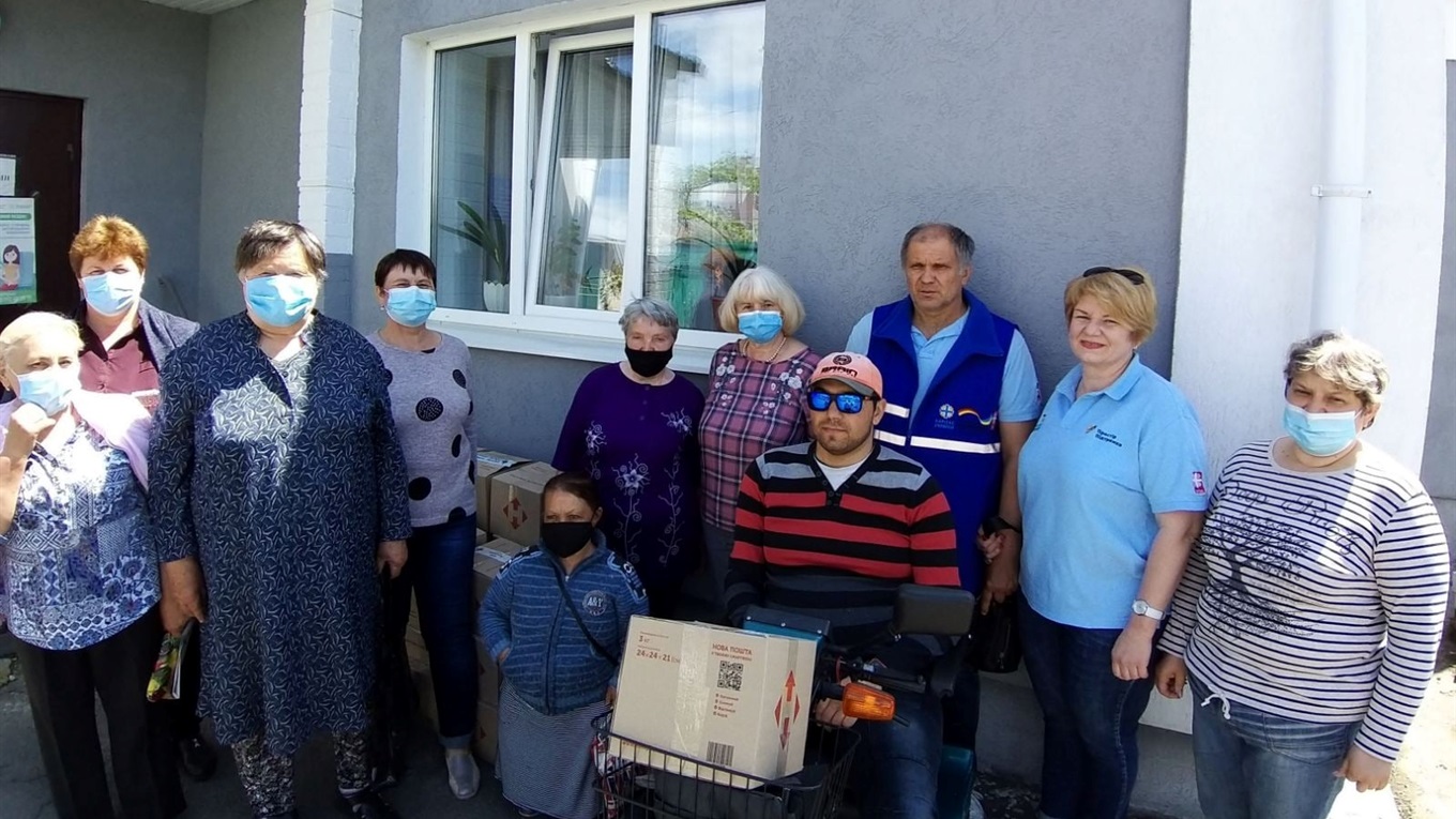 Малозабезпечені жителі Переяславської громади отримали продуктові набори від благодійників
