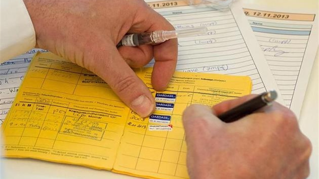 Як в Україні отримати довідку про вакцинацію