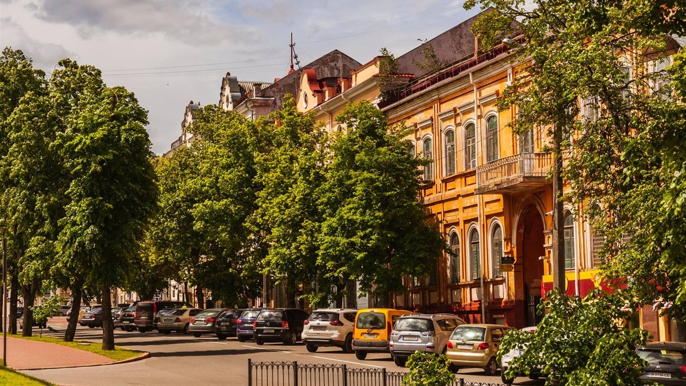 Гід — він академічний, а амбасадор — відчуває серцем. Як у Чернігові вчать закохувати у власне місто