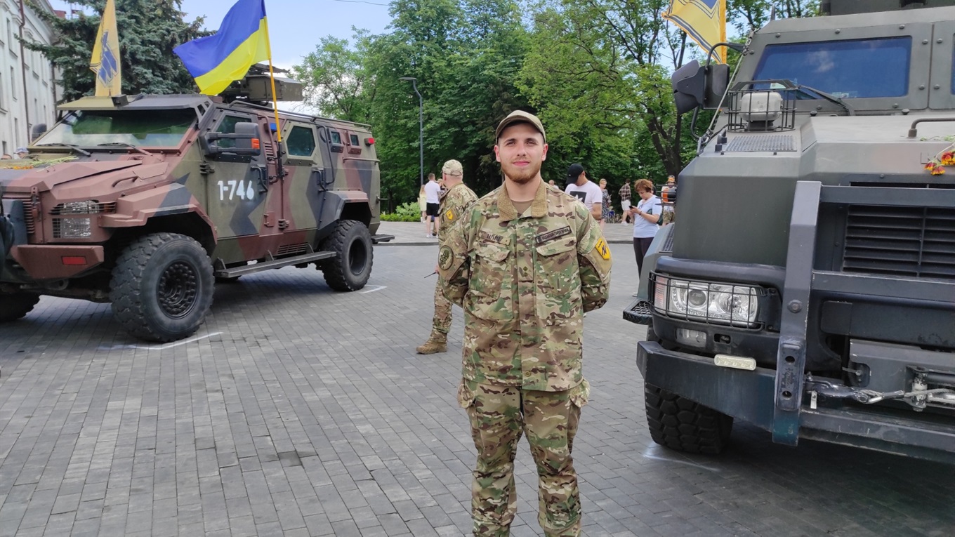Про таку техніку могли лише мріяти. Боєць "Азова" згадує звільнення Маріуполя і трансформацію міста