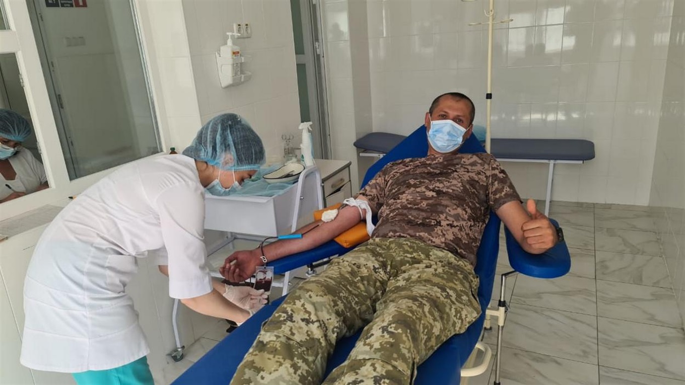 Всемирный день донора крови: в Измаиле пограничники делились частичкой себя, чтобы спасти других