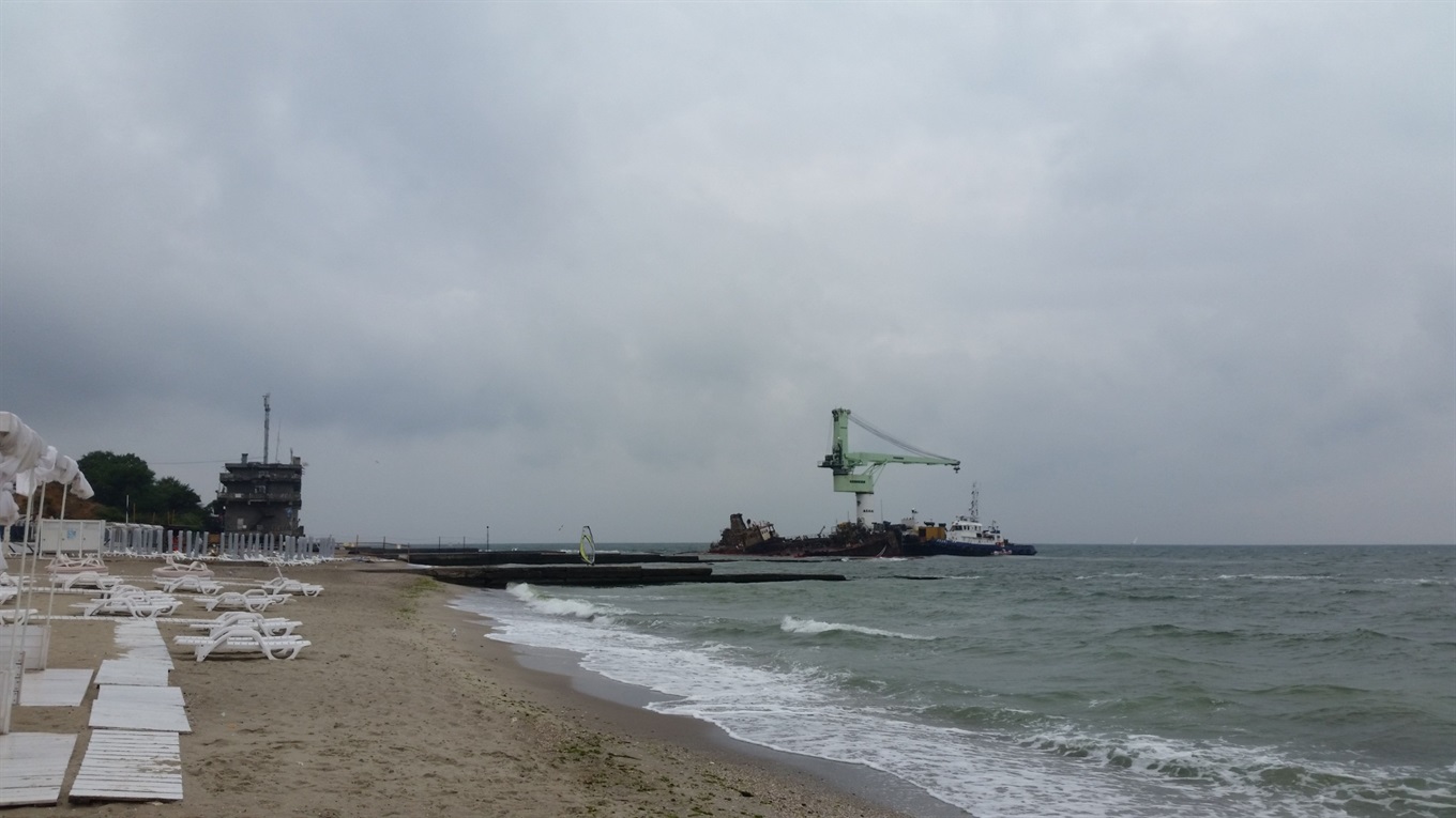 В Одесі не рекомендують купатися в морі. Через дощі у море потрапила велика кількість бруду