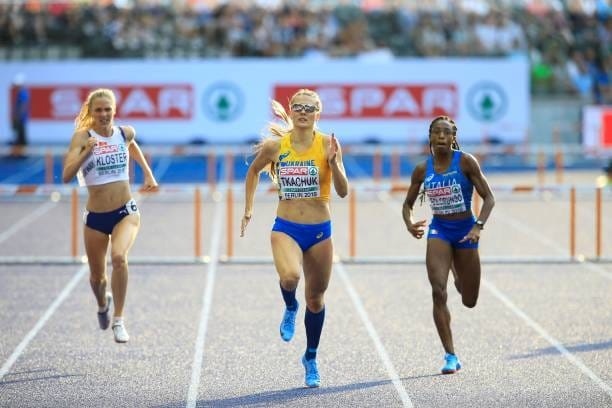 Со сборов в 2014 году до сих пор в Донецк не вернулась.
