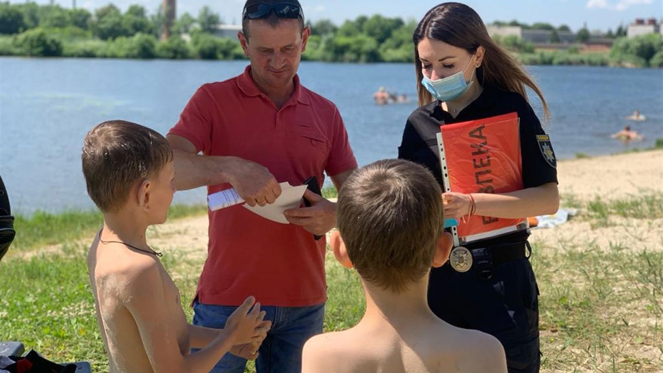 Місце відпочинку на центральній водоймі у Корюківці обстежили водолази. Купальний сезон розпочався