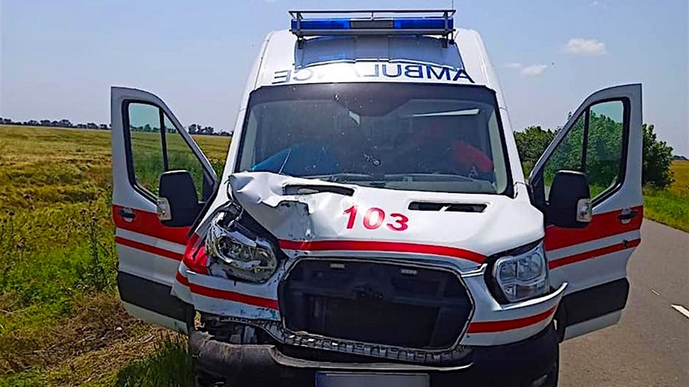 Не успел вернуться в полосу: в ДТП попала Скорая помощь