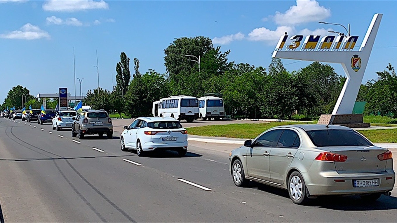В Измаиле организовали автопробег в честь Дня Конституции (видео)