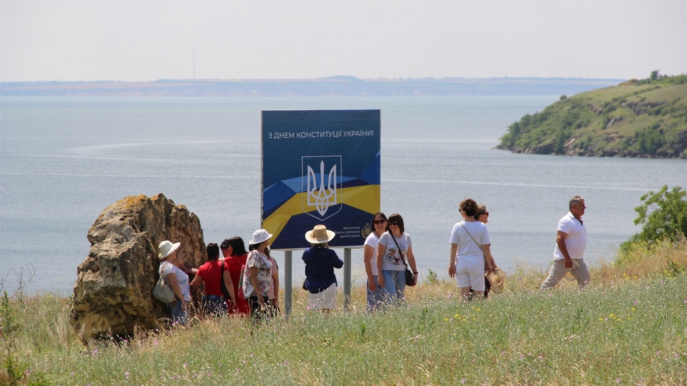 На Кам’янській Січі святкували День Конституції: з виступами козацької варти, аматорів і театру