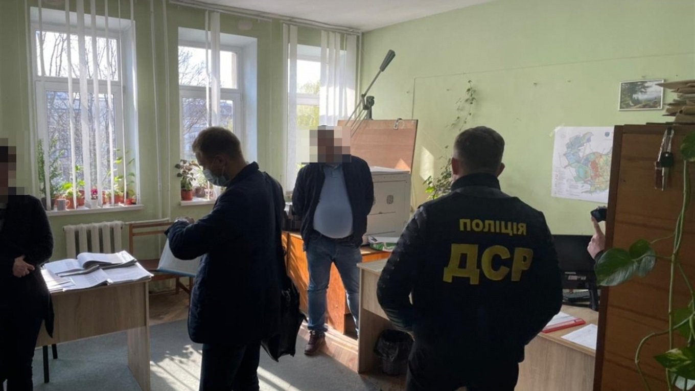 За 700 доларів США хабара судитимуть посадовця Калуської міської ради