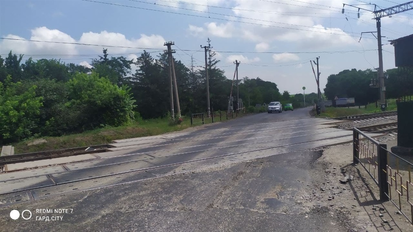Як відремонтували дорожнє полотно біля Мигійського переїзду. Фото- та відеофакт