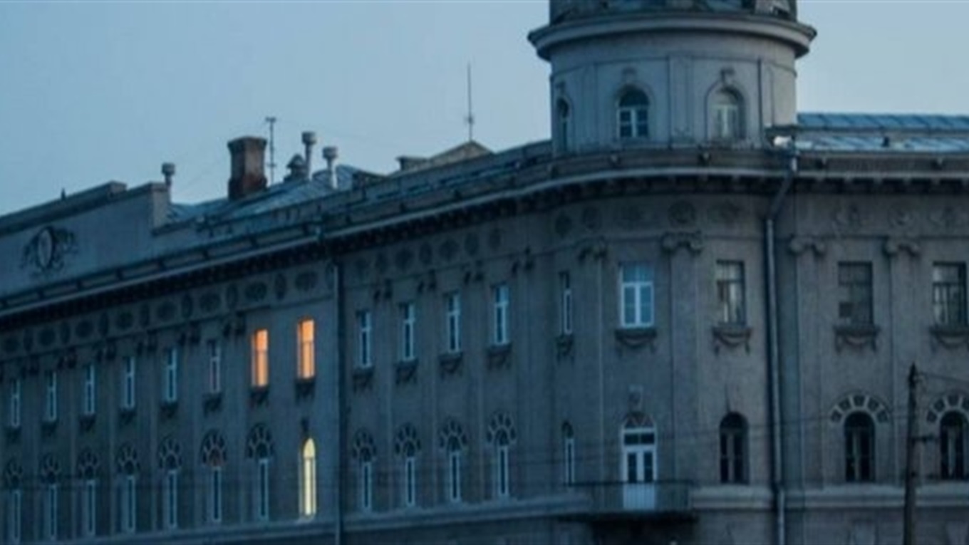Будівлю Чернігівської облдержадміністрації підсвітять світильниками синьо-жовтих кольорів