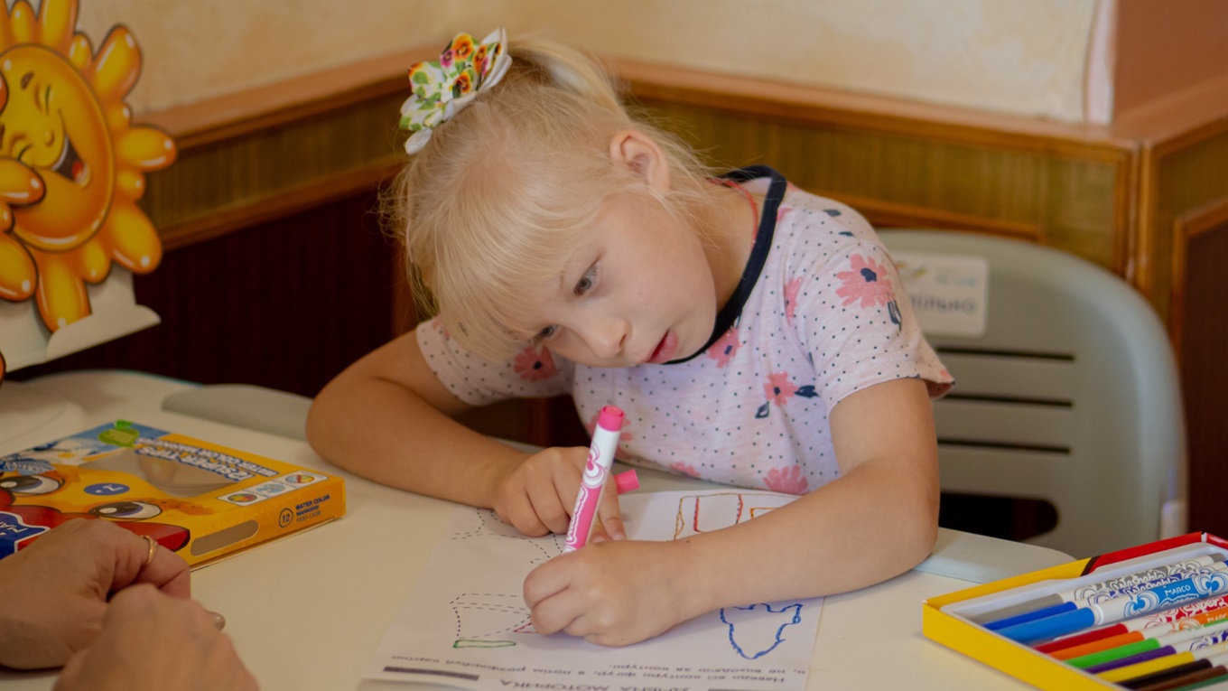 Так реабілітують дітей з інвалідністю в Білокуракиному. Ось історія семирічної Каті