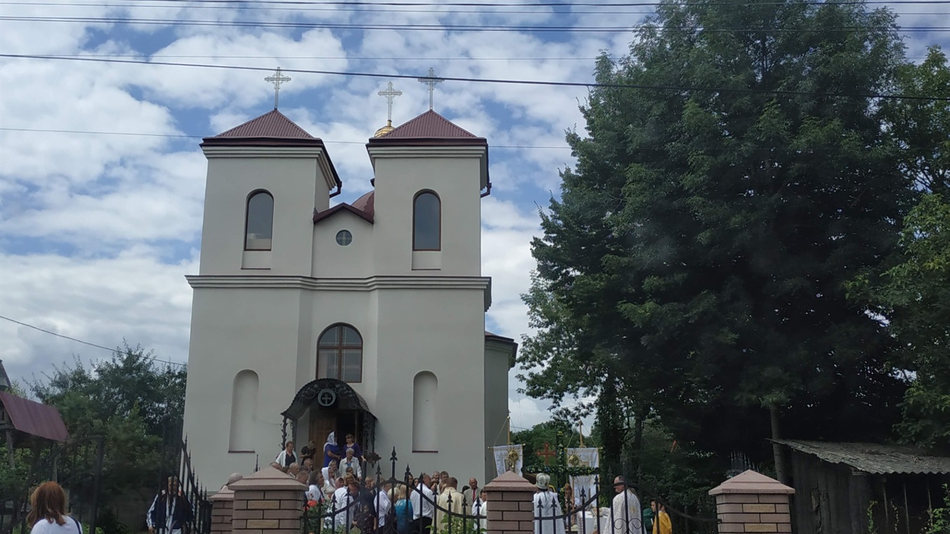 12 липня - храмове свято у греко-католицькій церкві Петра і Павла міста Кіцмань