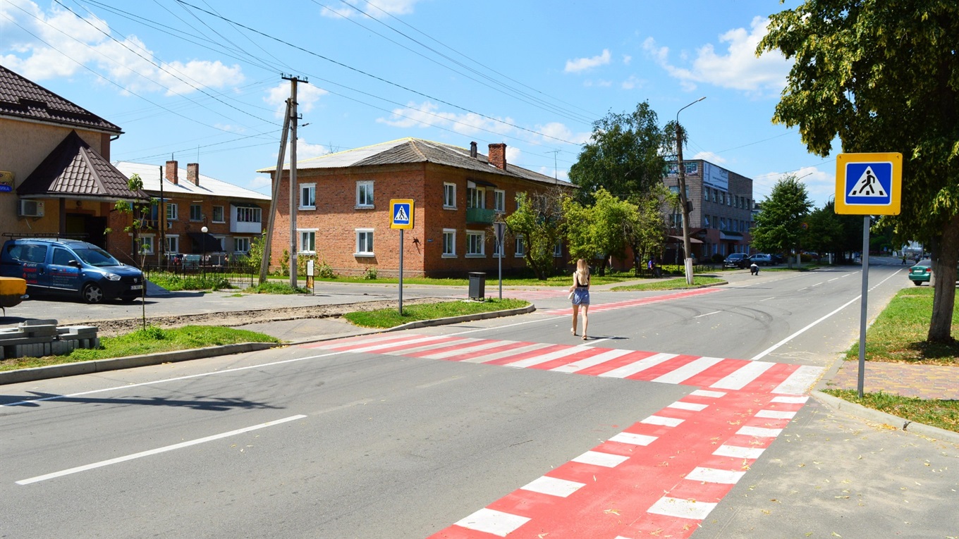 На «зебрі» в центрі Корюківки ледь не збили двох дітей