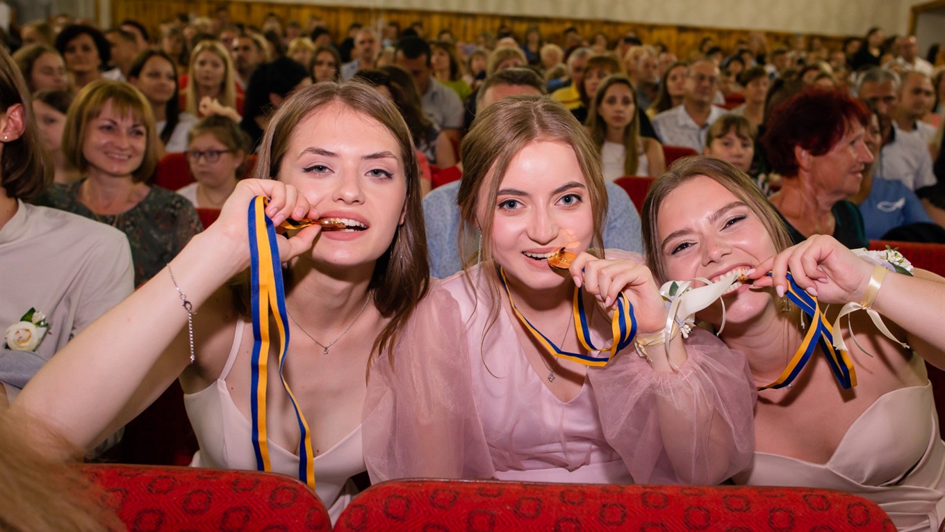 Випускники колегіуму "Лідер" у фотообєктиві Діани Приходько