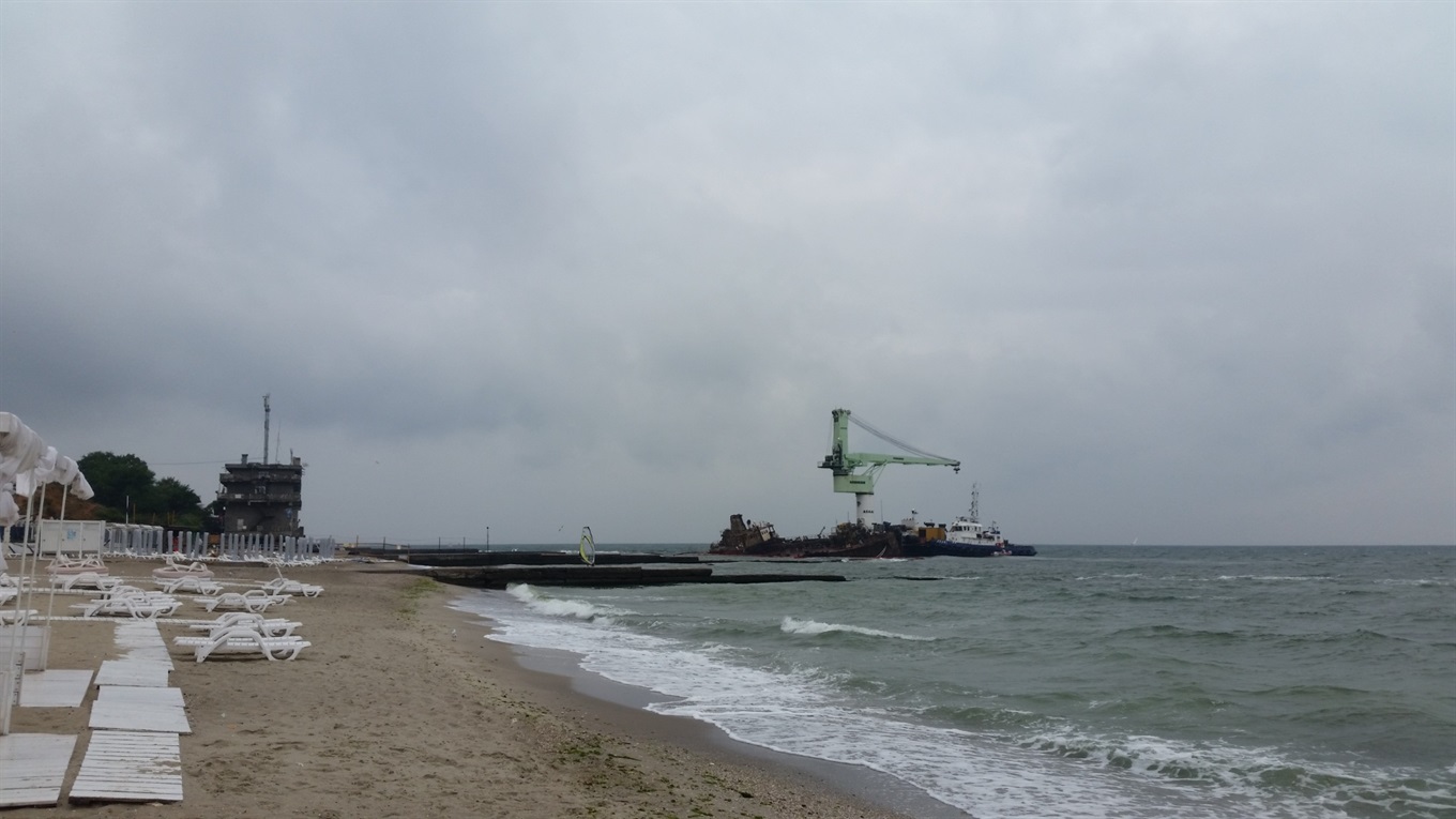 Спека відступає. У четвер українським узбережжям пройдуть дощі з градом