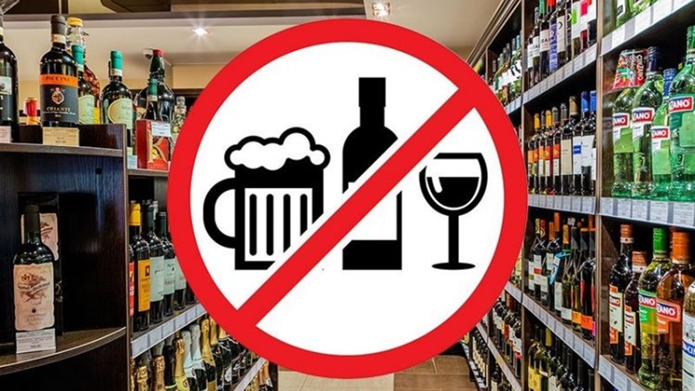 В Україні можуть заборонити продавати алкоголь та цигарки у продуктових магазинах