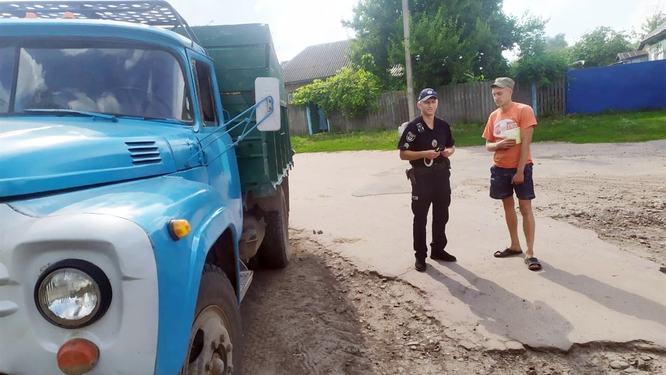 На дорогах Менської громади поліція проводить профілактичні заходи