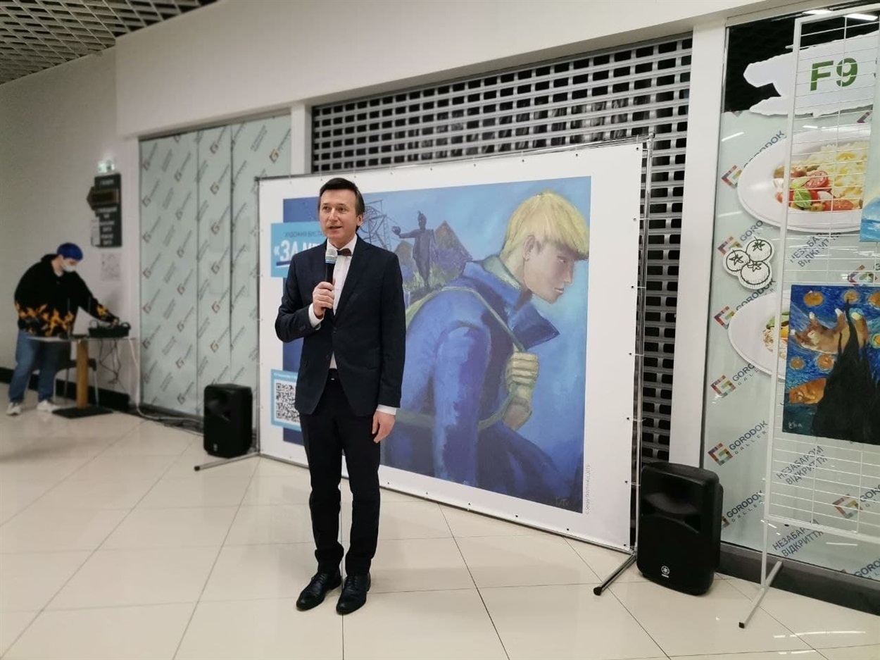 Сергій Ткаченко на відкритті виставки картин «За межею» в Києві 5 березня 2021