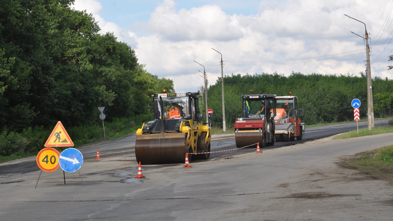 У Чорткові замінюють асфальт на мосту транспортної розв’язки над об’їзною дорогою