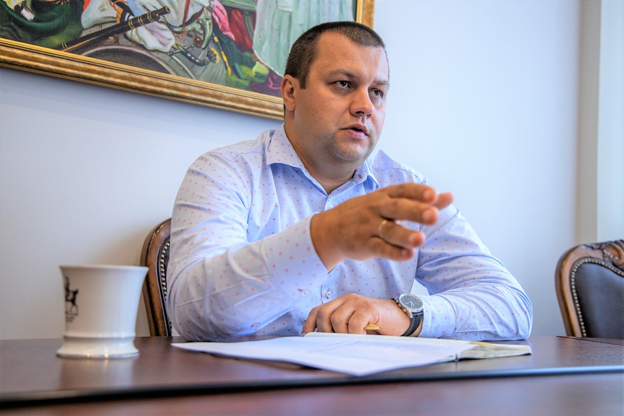 Інтерв’ю з  головою Держмолодьжитла Сергієм Комнатним