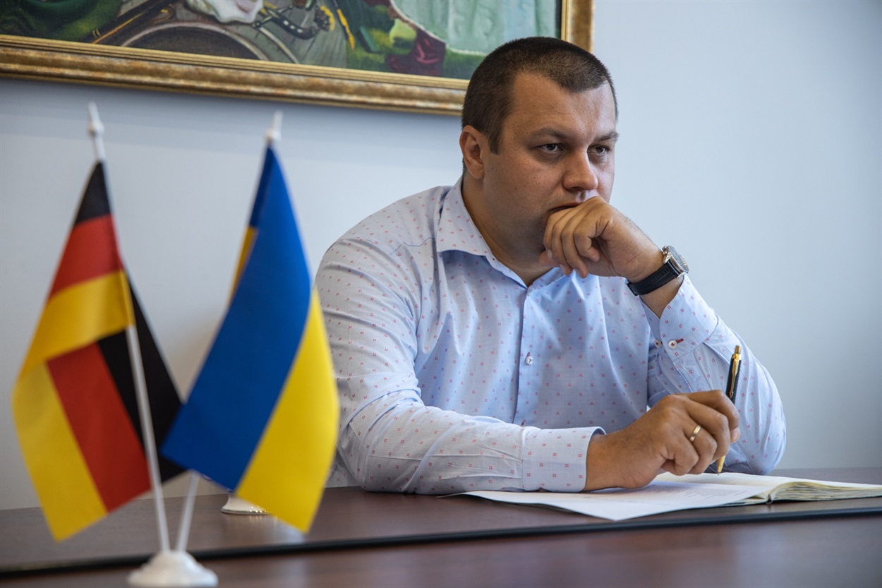 Інтерв’ю з  головою Держмолодьжитла Сергієм Комнатним