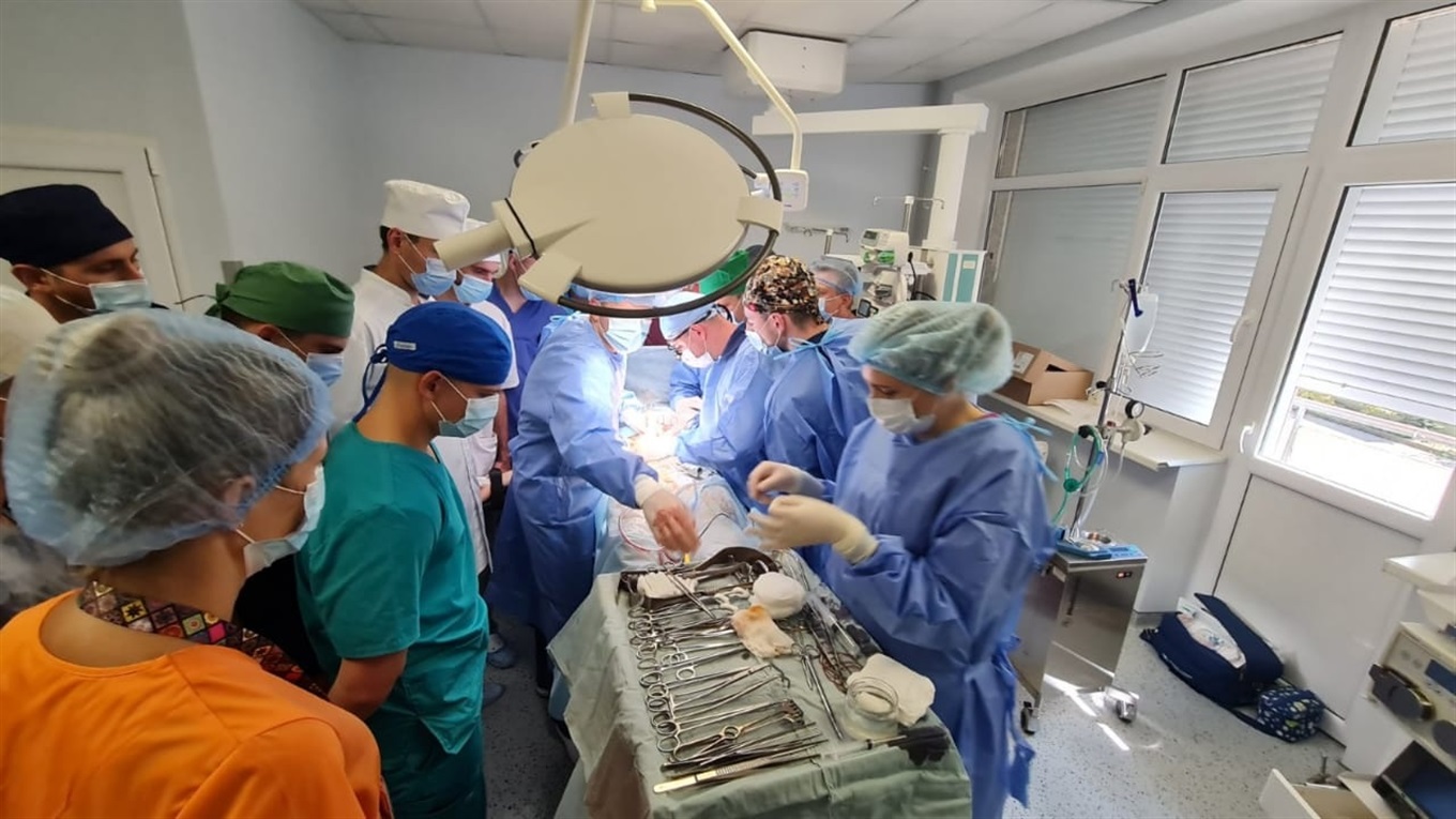 В Івано-Франківську вперше провели трансплантацію нирки: донором для сина став батько