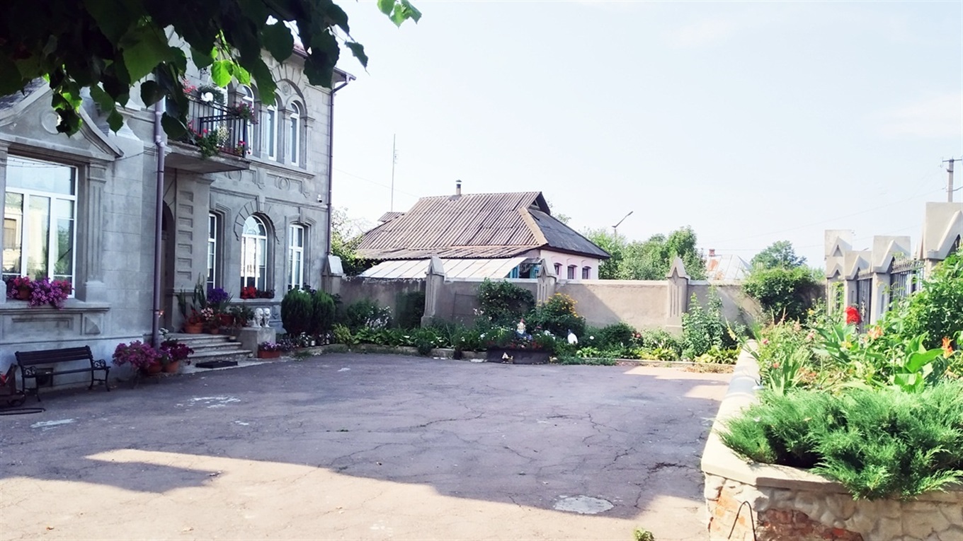 Як на Чернігівщині колишній льотчик відродив старовинний панський маєток