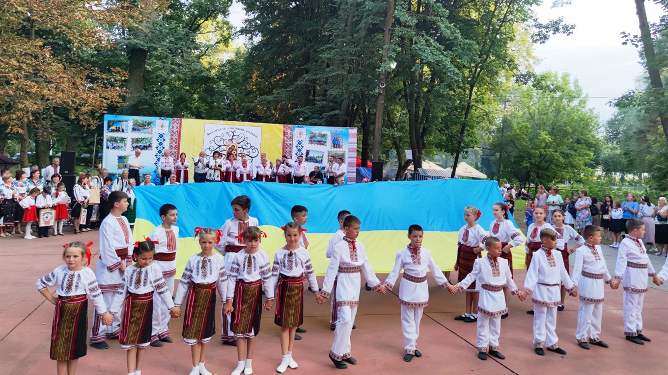 У Лужанах втретє відбувся регіональний фестиваль “Заспівай, родино” - фоторепортаж