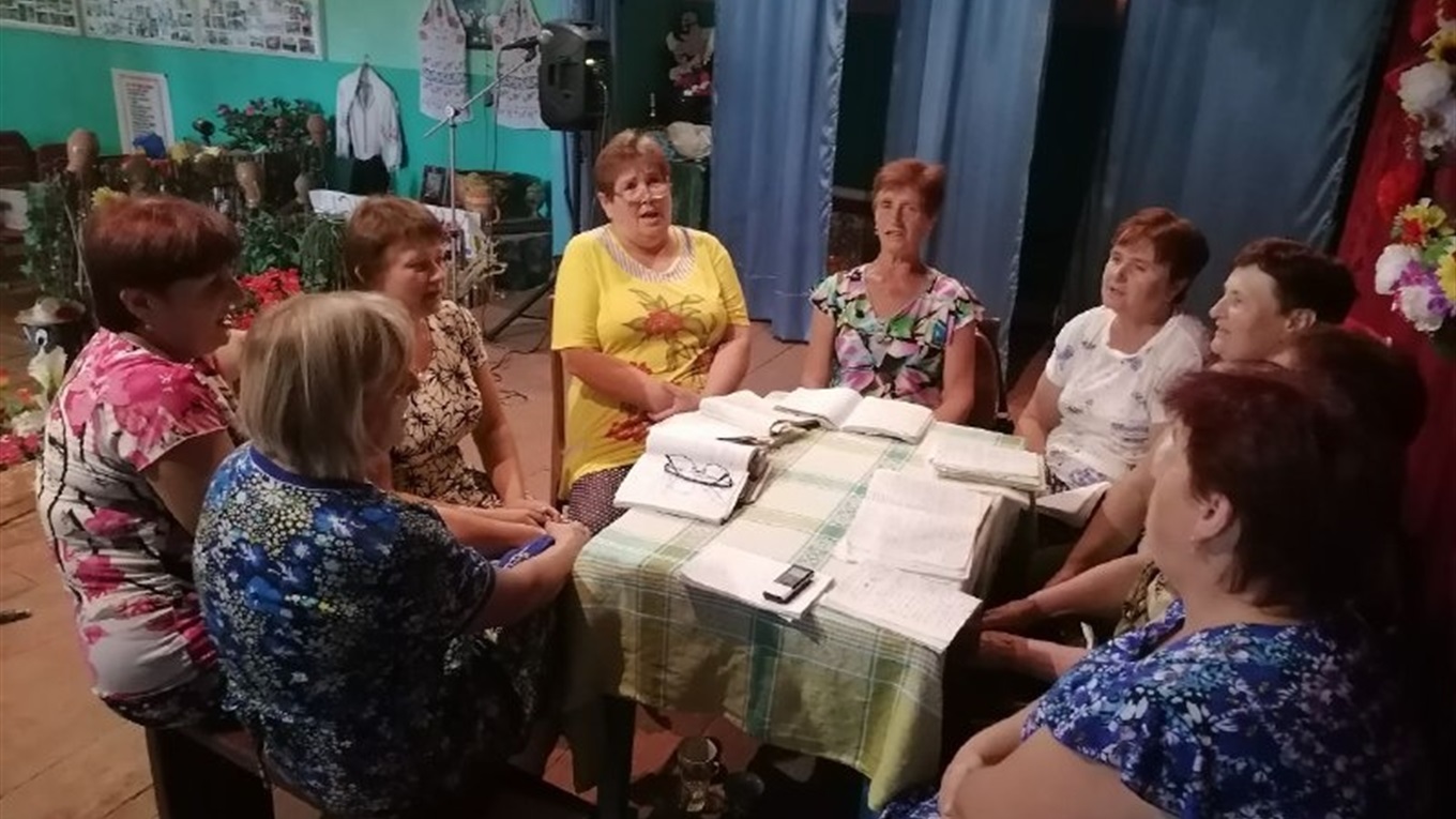 Максимівка: репортаж із маленького села, де учасниці художньої самодіяльності стали активістками