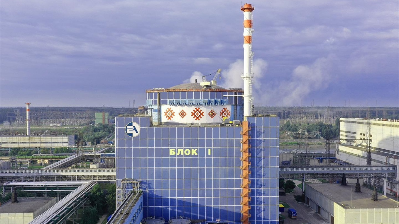 Хмельницьку АЕС «одягнули» у вишиванку