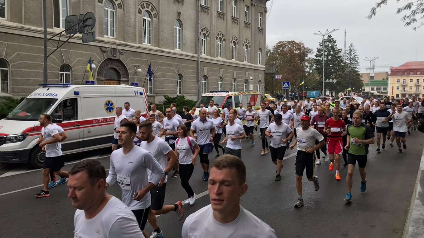 Бігли в ім'я тих, хто подарував нам чисте небо. Чернігів долучився до Всеукраїнського забігу