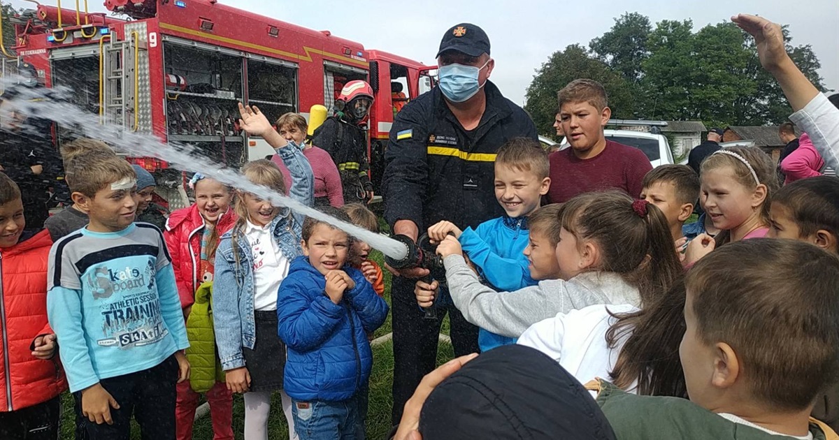 «День з поліцейським та рятівником» провели в Лашківській школі