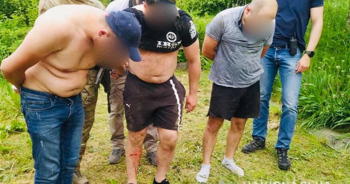 Поліцейські завершили розслідування щодо організованої групи, яка облаштувала нарколабораторію