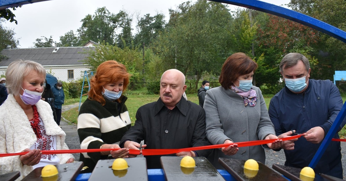 У новоградському садочку відкрили інклюзивний ігровий майданчик