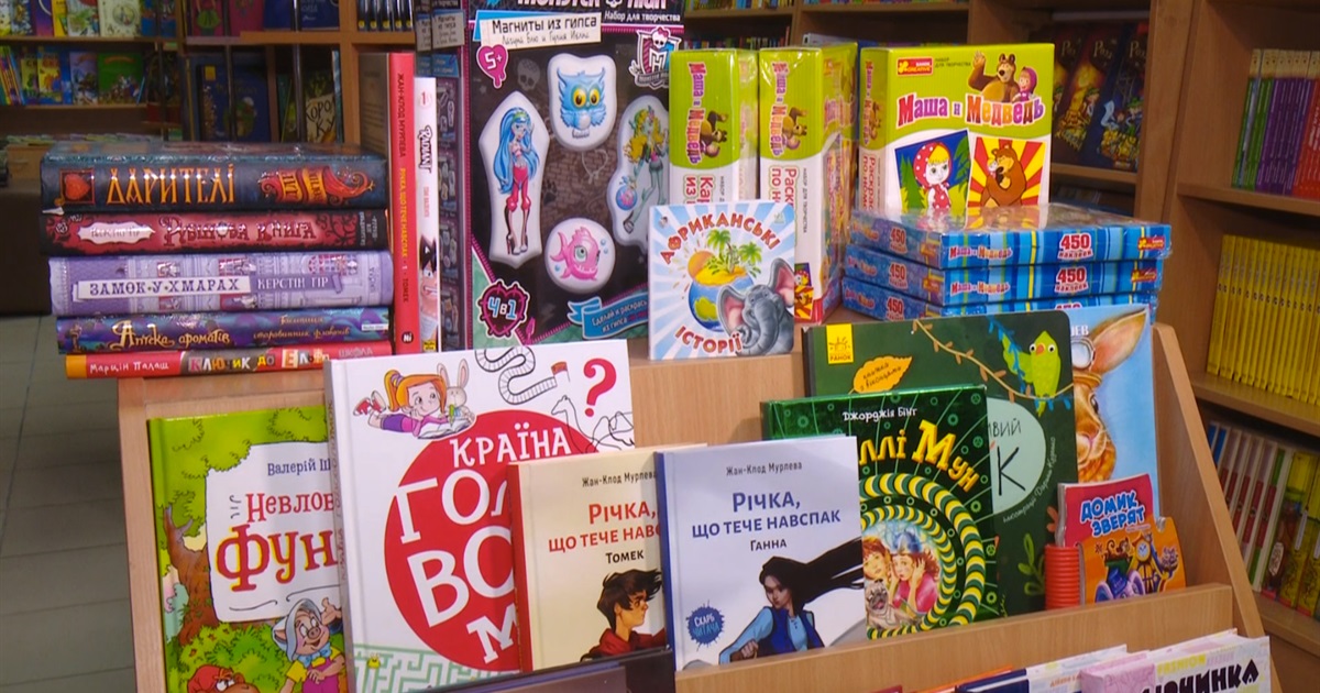 Українські видавництва передали книги дітям в онкогематологічний блок лікарні Чернігова
