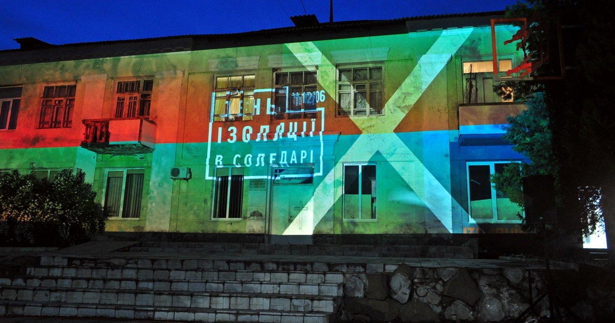 Янгол Соледара. "Ізоляція" презентує скульптуру-символ охоронця міста та нову виставку
