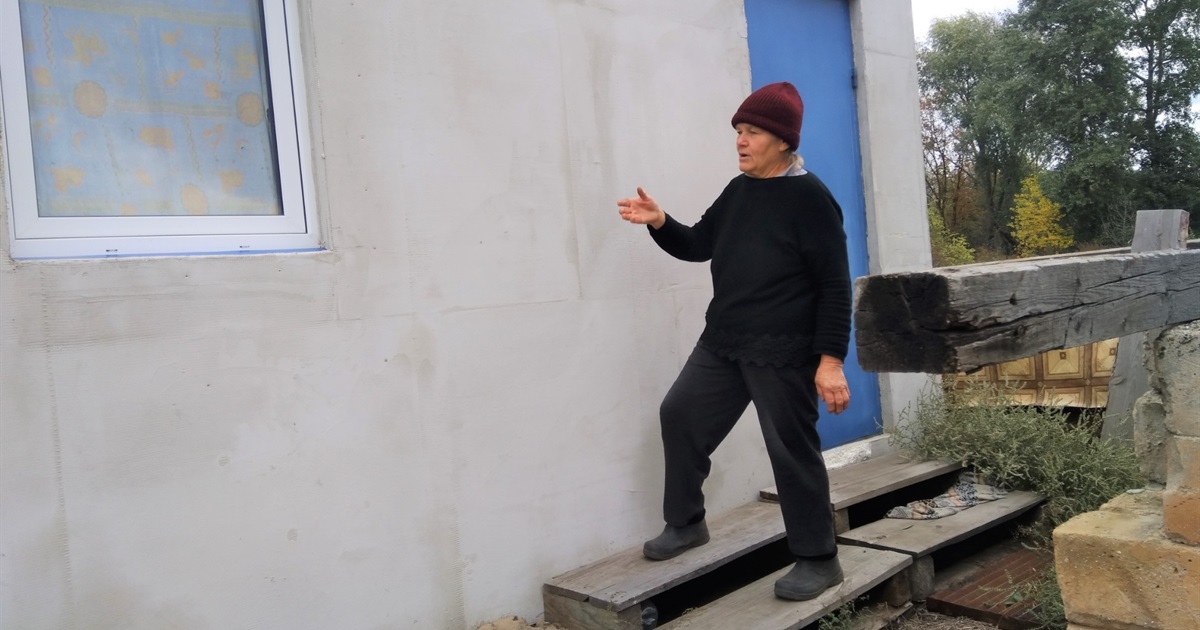 Віра Коваленко відбудовує дім, який зруйнувала масштабна пожежа. Минув рік після лиха в Муратовому